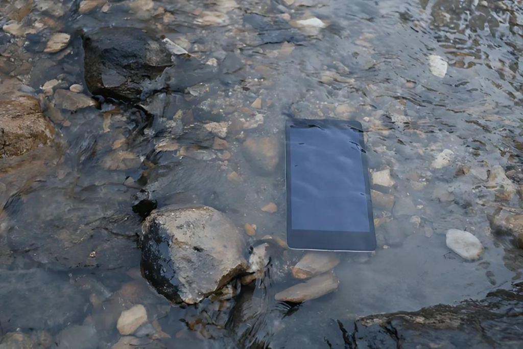 phone underwater